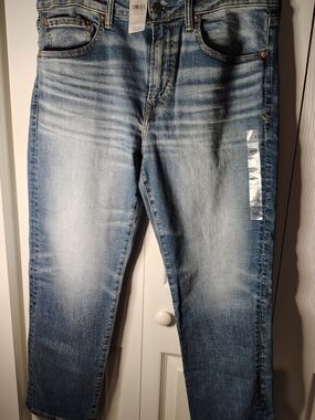 NWT American Eagle Outfitters Men's Light Wash Athletic Straight Jeans 34/30